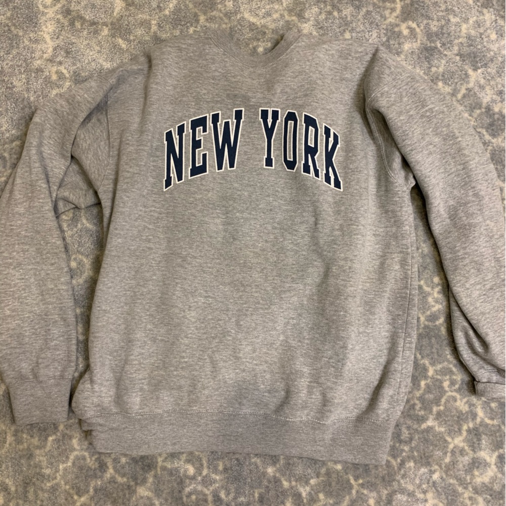 Brandy Melville oversized new york crewneck